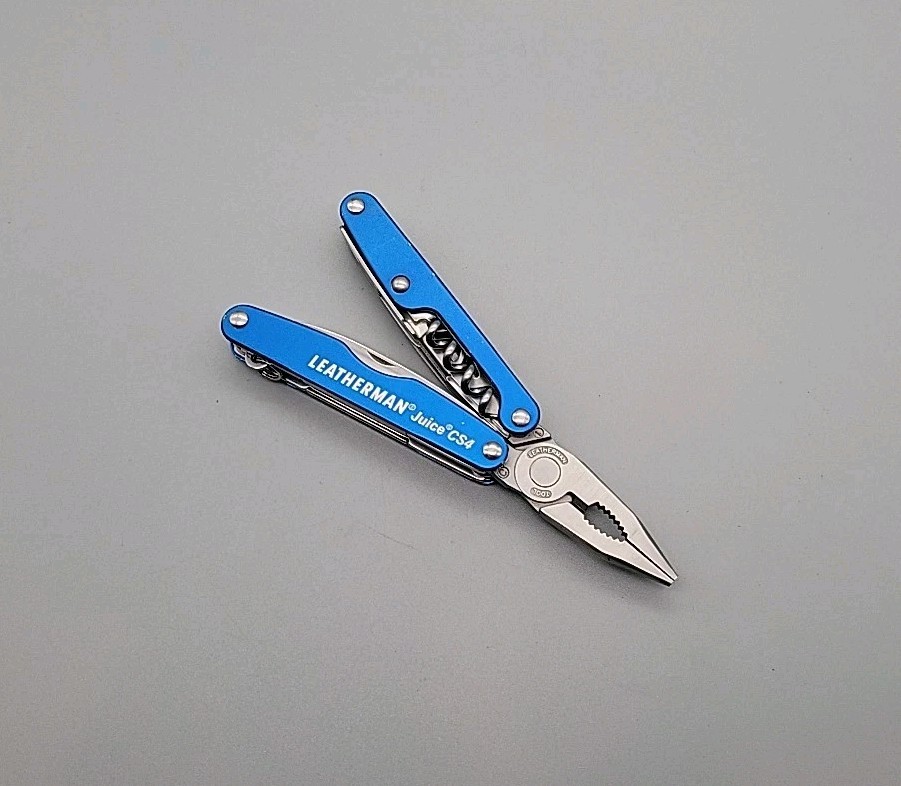 Leatherman JUICE CS4 Multi-Tool – Dated 0513 – Blue – Discontinued