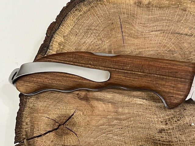 Victorinox Swiss Army Knife EVOKE Wood Walnut Thumb Stud Clip Plain EDGE SWISS