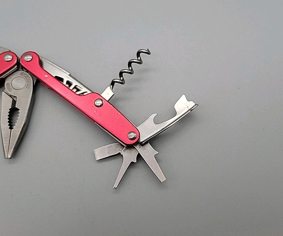 Leatherman JUICE C2 Multitool – Dated 1204 – Red – Knife, Pliers *Retired*
