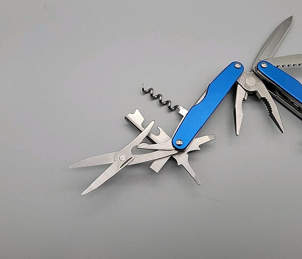 Leatherman JUICE CS4 Multi-Tool – Dated 0513 – Blue – Discontinued