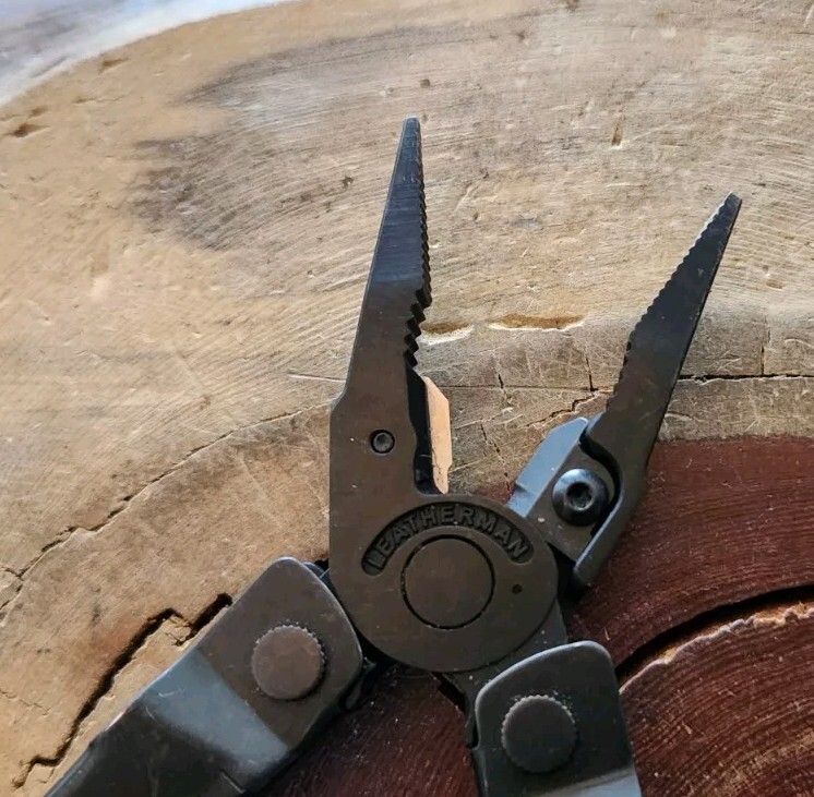 Leatherman REBAR Multi-Tool, Knife, Pliers, Saw – Black Oxide – Excellent G9