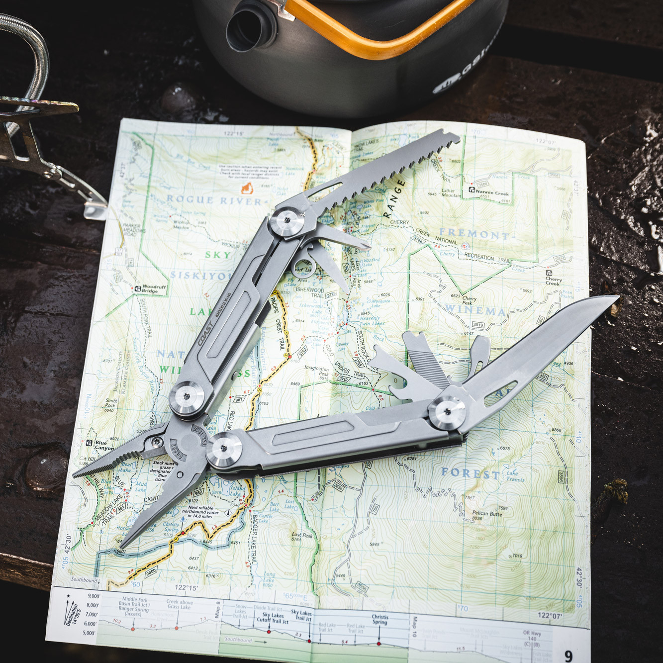 COAST MT400 Mackenzie Multi-Tool with Sheath, 13 Tools, Stainless, NEW