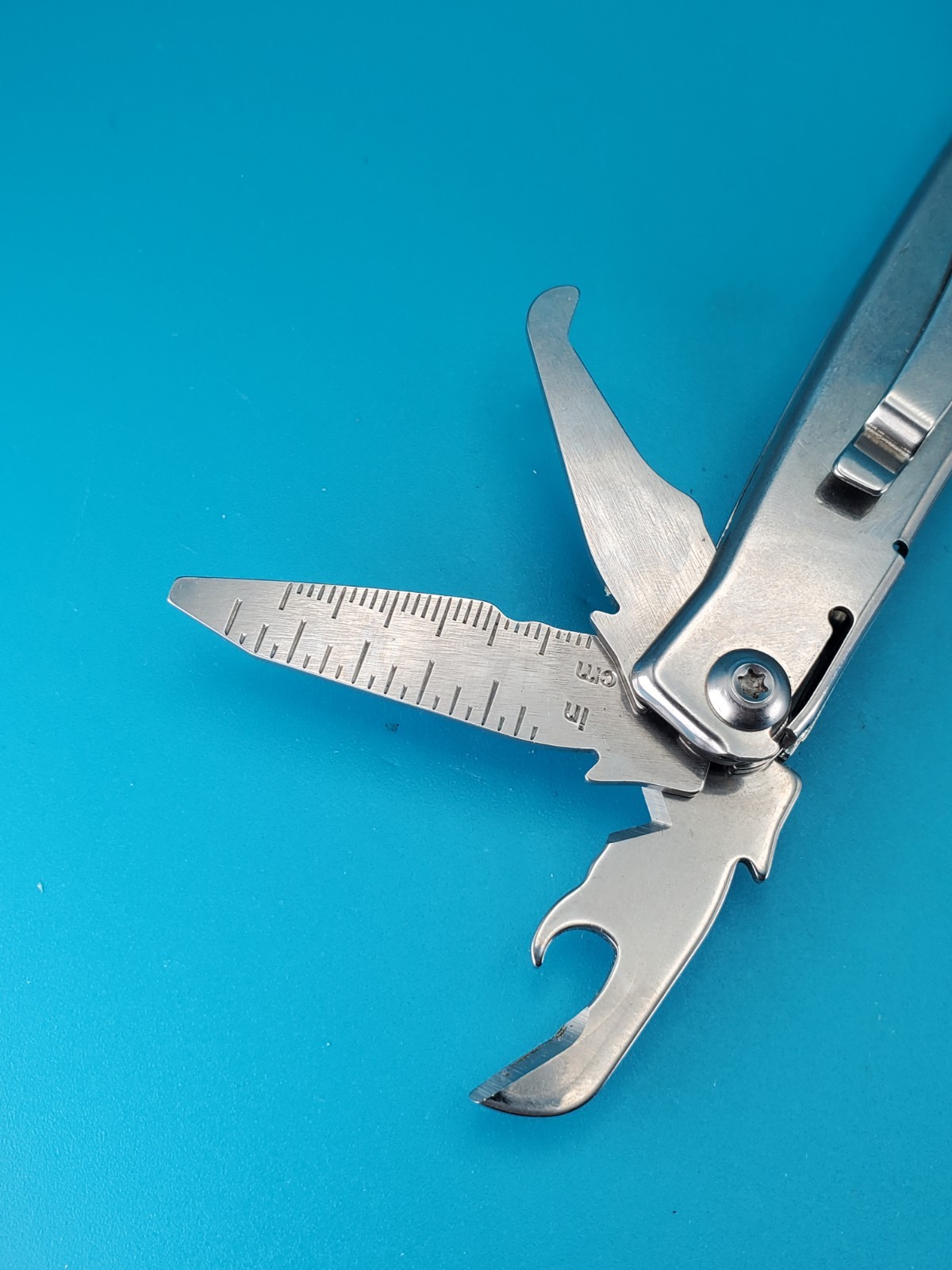 Leatherman Rev 3.8″ Multi-Tool, Stainless! *LOCAL 32*