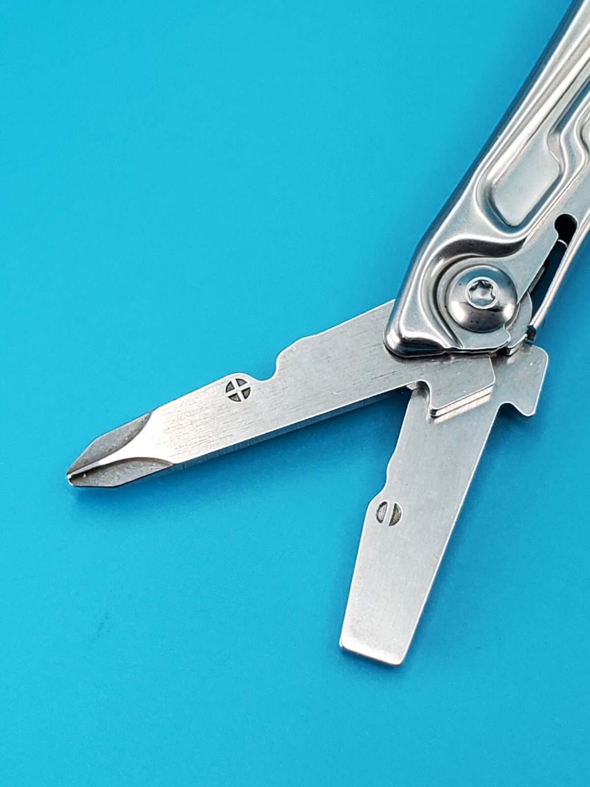 Leatherman Rev 3.8″ Multi-Tool, Stainless! *MINOR RUST ON ITEM*