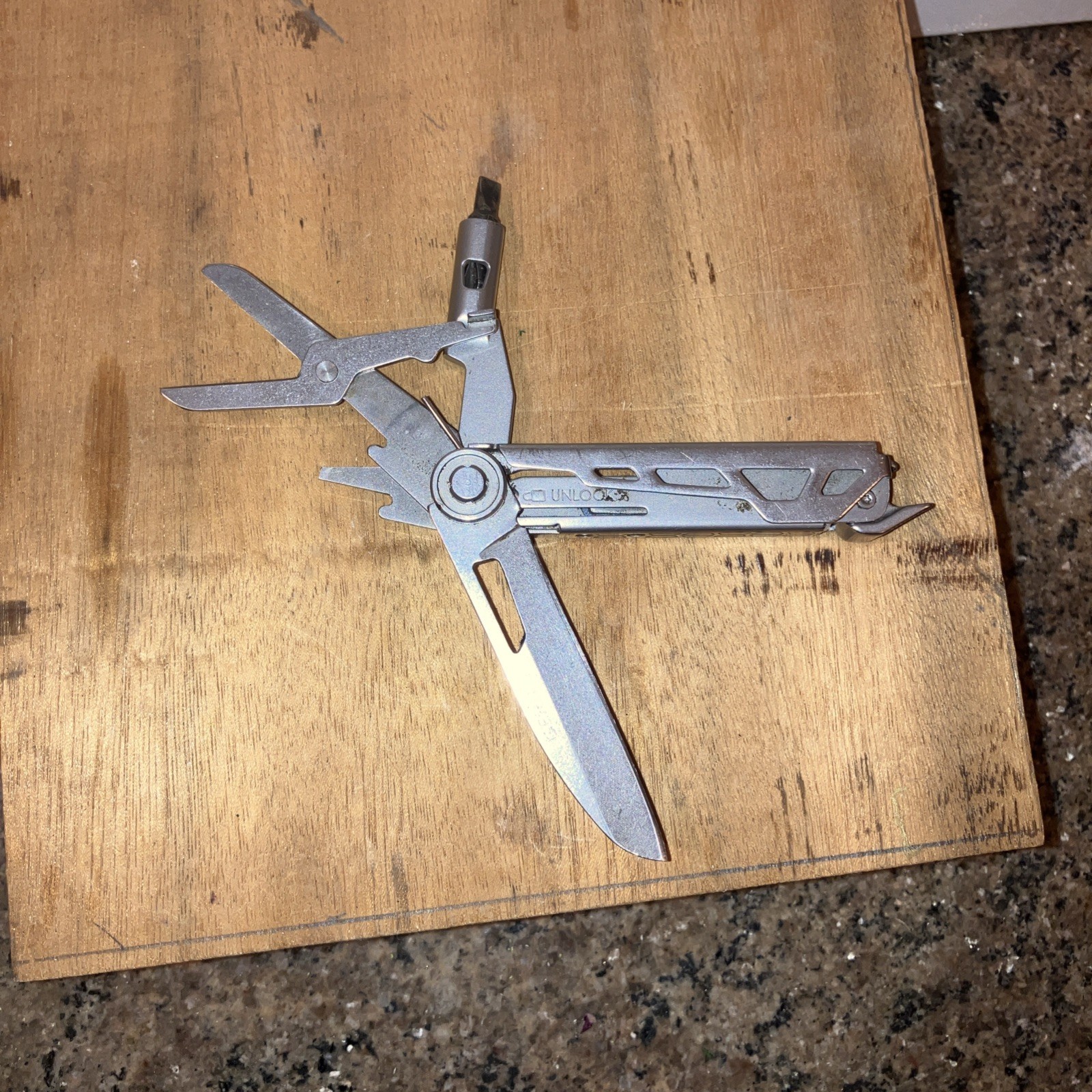 Gerber Armbar Slim Cut Multi Tool 2.5″ S.S. Blade Scissor Bottle Opener