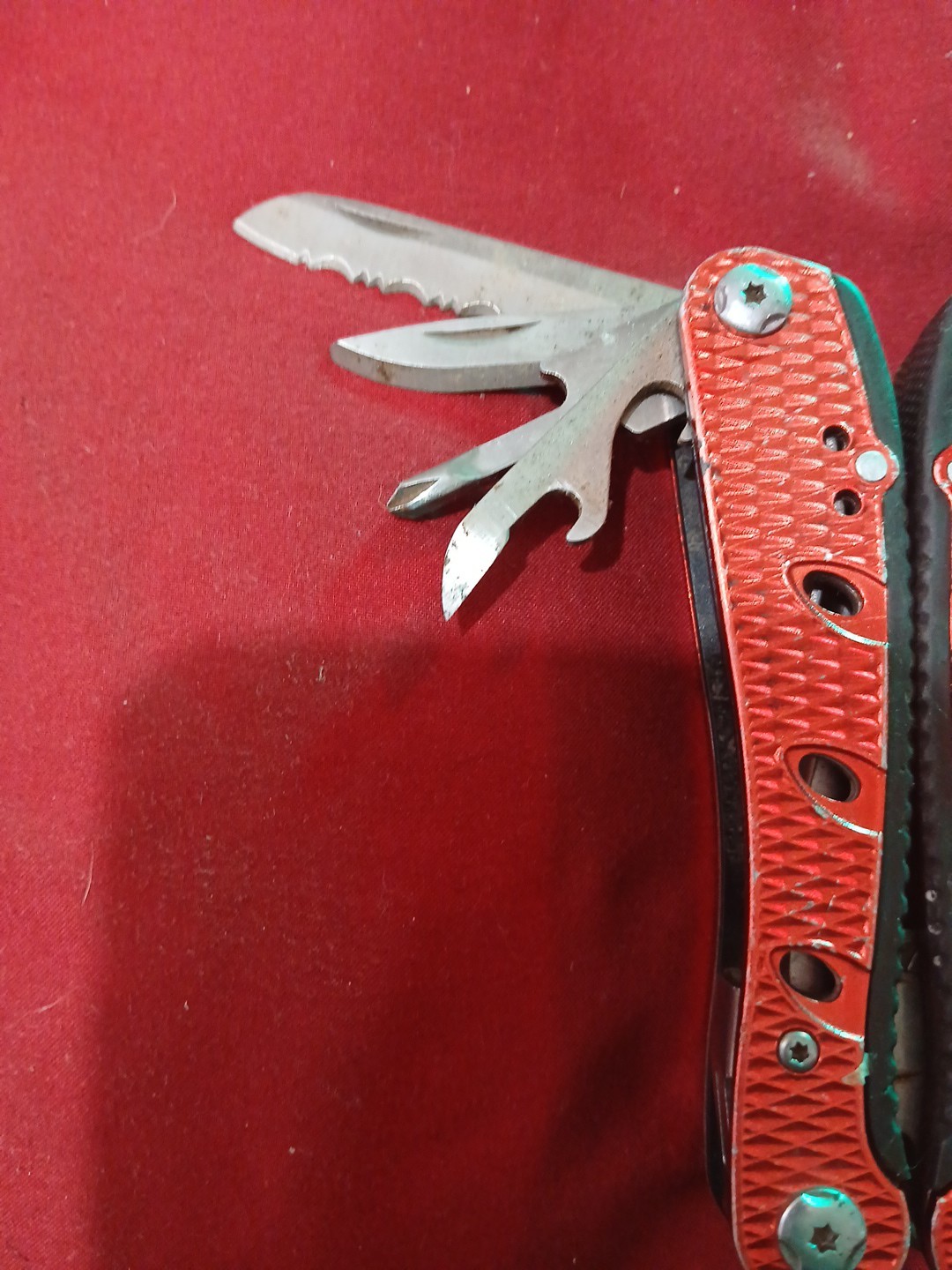 Multi Tool Husky Folding Pliers Stainless Steel, Knife, Screwdrivers