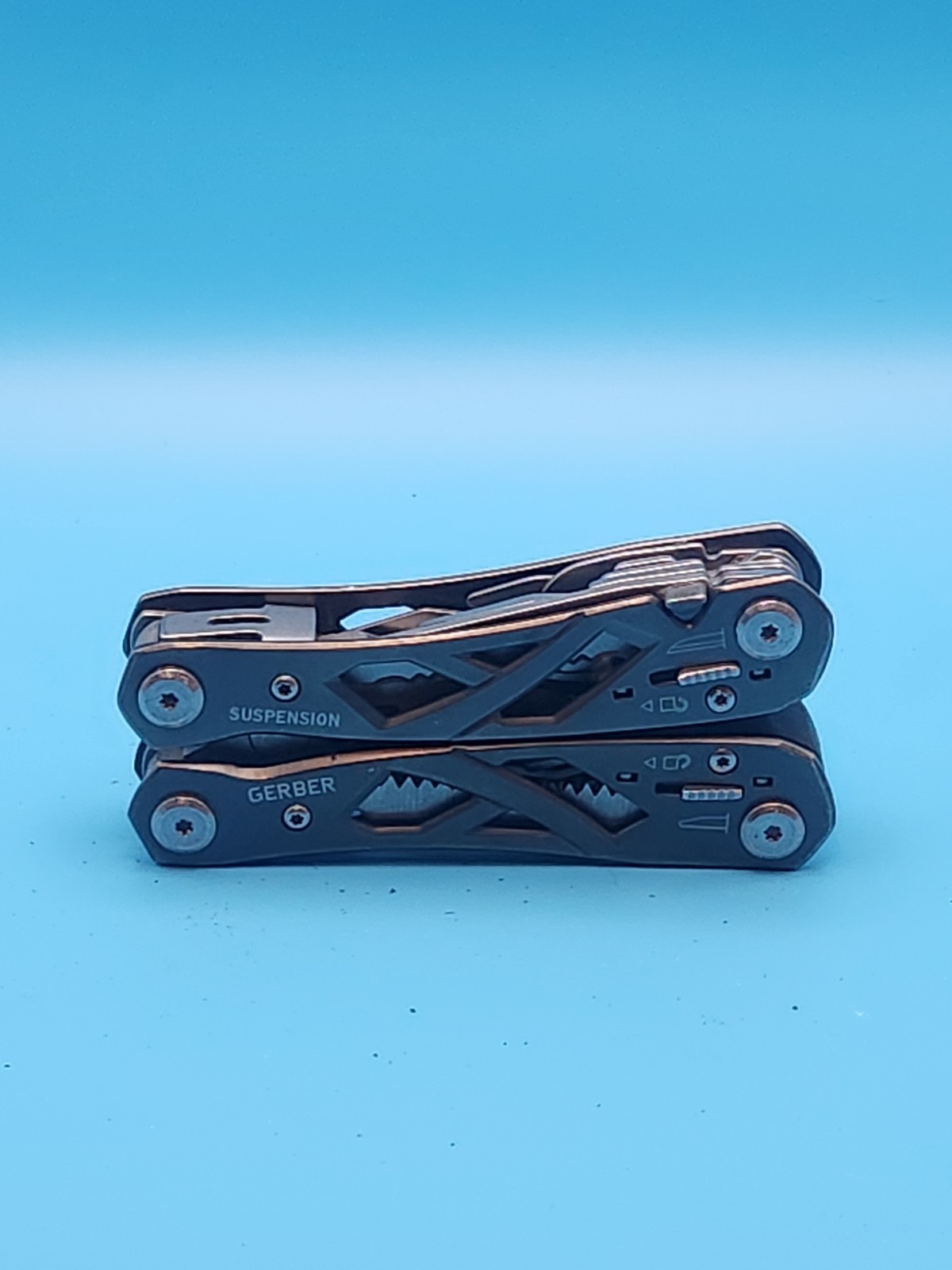 Gerber Suspension 12-in-1 Multi-Tool Gray Stainless Steel Used Tool