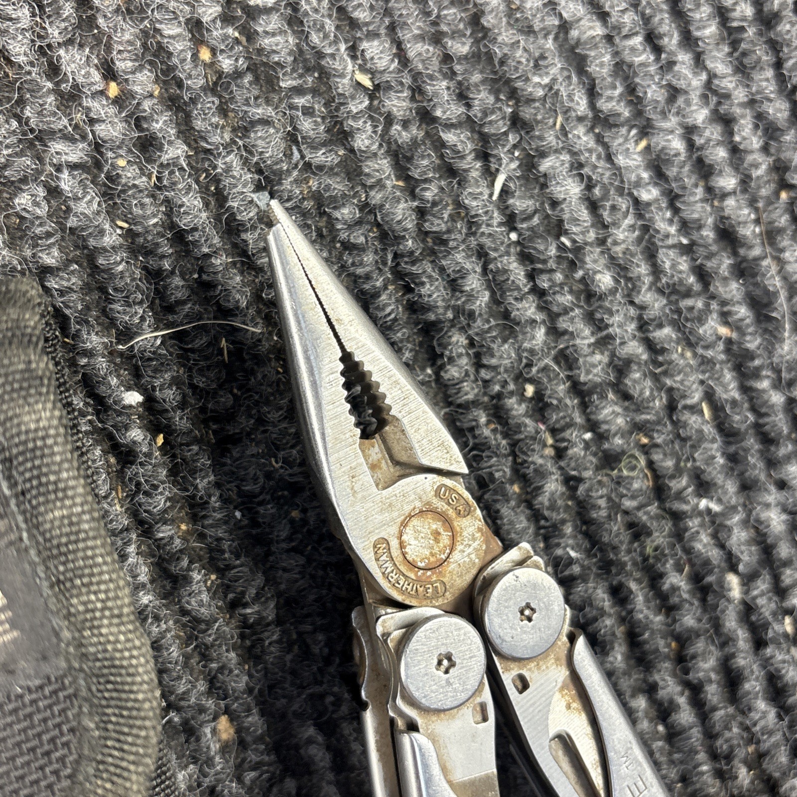 Leatherman Wave Original 17-in-1 All-Purpose Multi-Tool with wave Sheath (107)
