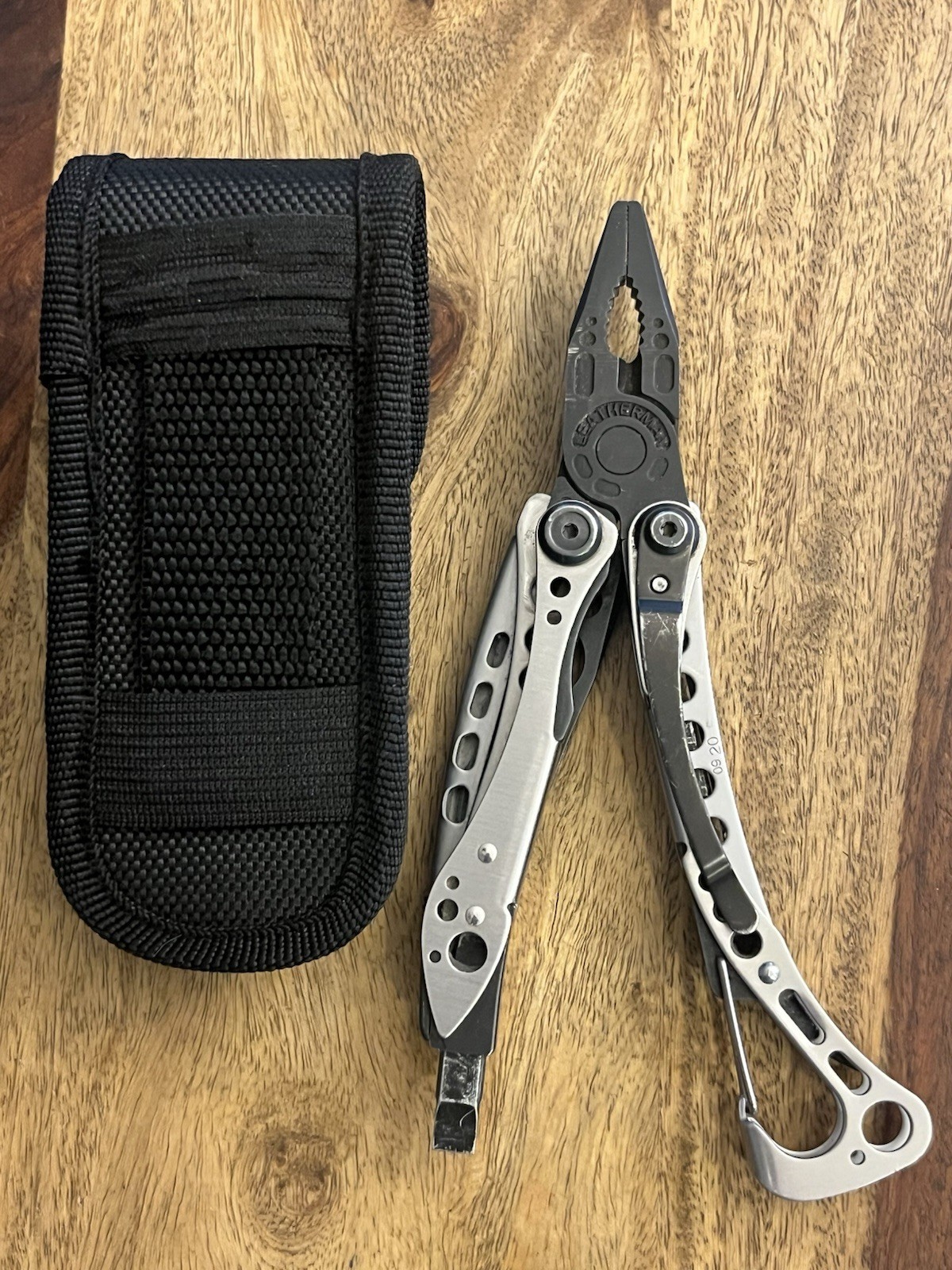 2020 Leatherman Skeletool MultiTool Black Oxide SUPER NICE!! w/New Nylon Sheath