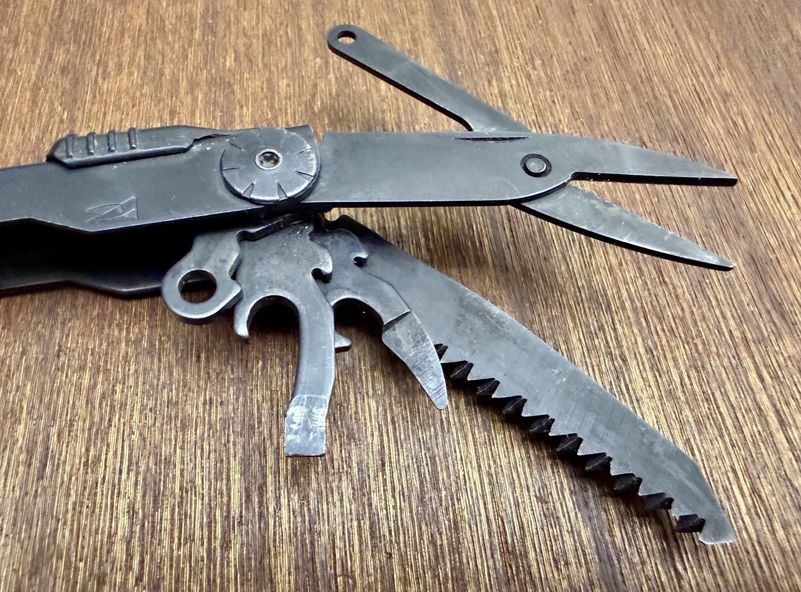 Gerber Diesel Multitool w/sheath, blemishes on handles.
