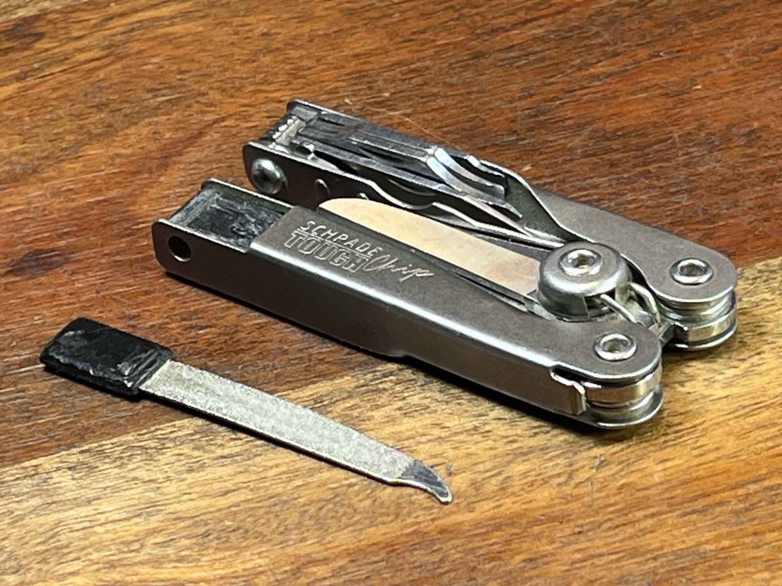 Schrade Black USA ST2 Multi-tool Tough Chip Compact / Mini Tool