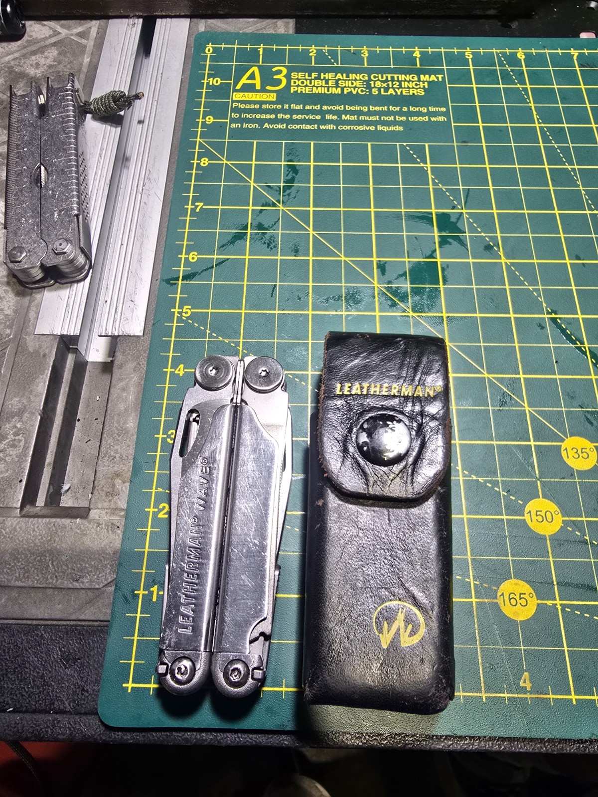 Leatherman Wave Stainless Steel 12 Tool Multi-Tool With Sheath