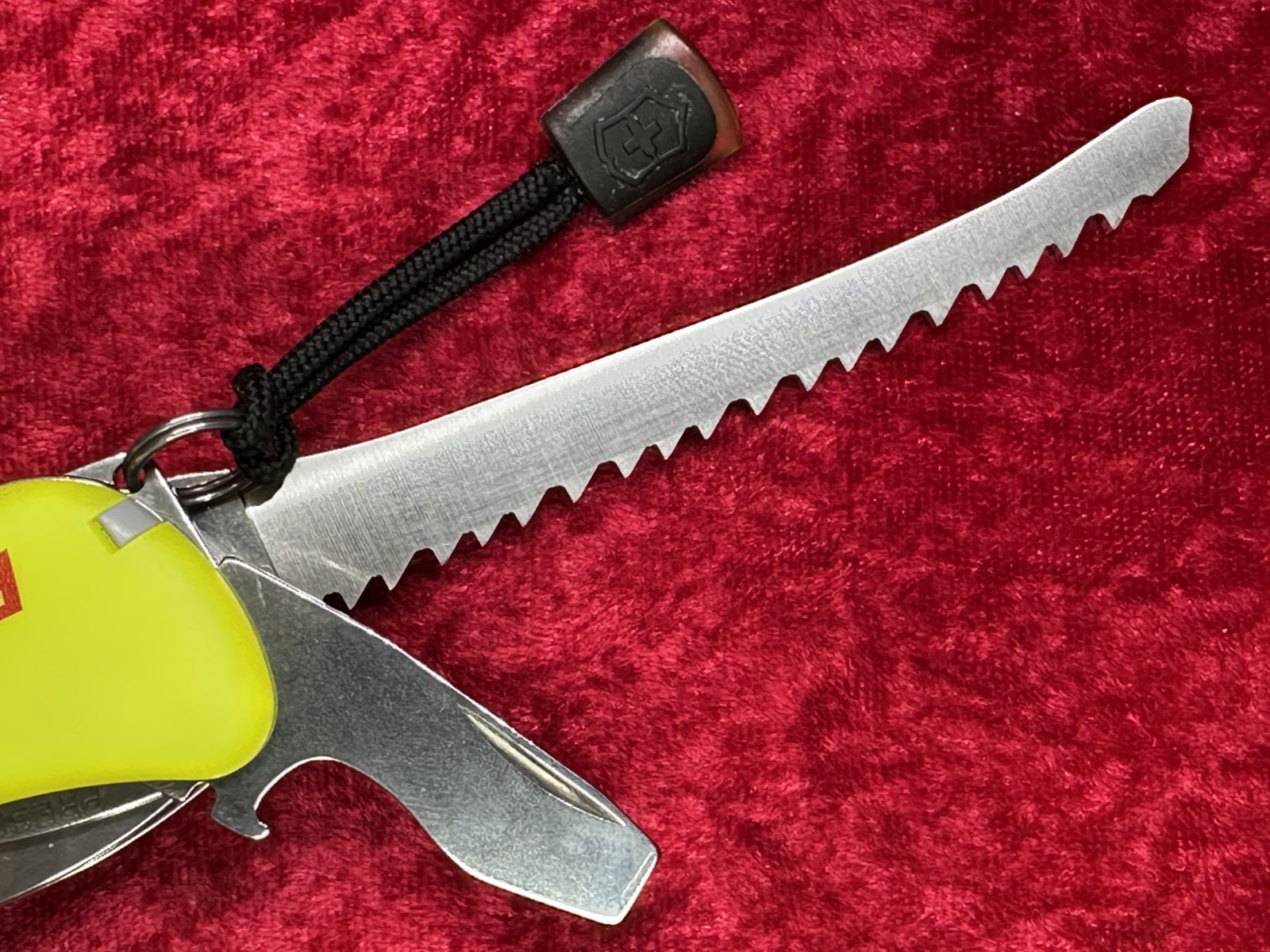 Victorinox RescueTool StayGlow Handle Large Swiss Army Knife 111mm 11 Tool (642)