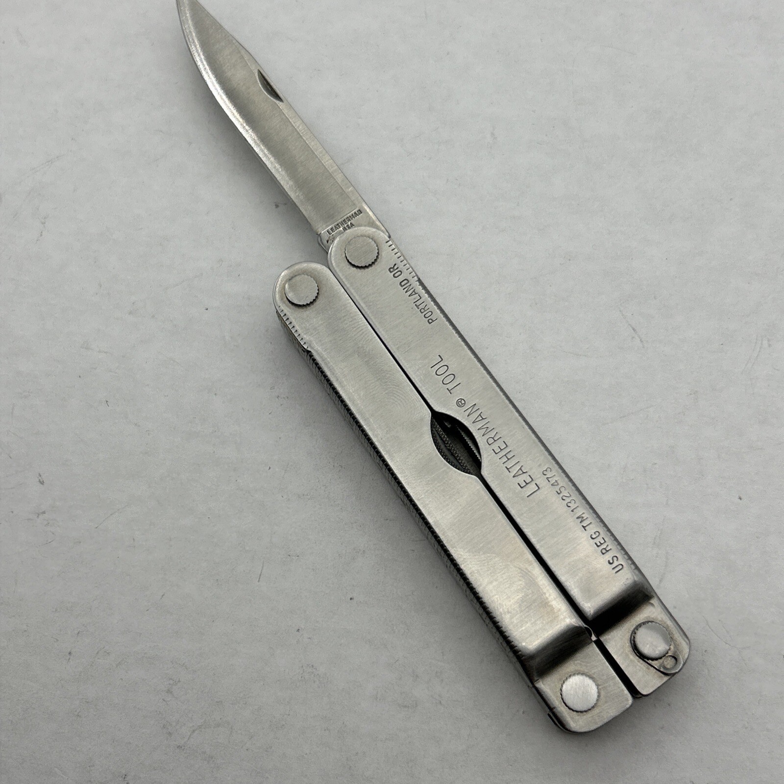 Retired 1995 Leatherman Multi-Tool US Reg TM 1325473 Portland OR w/ Leather Case