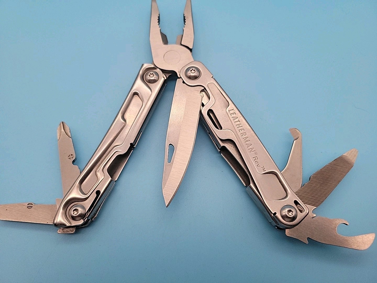 Leatherman Rev Multi-Tool – Pliers, Knife, Screwdrivers, Can Opener, File