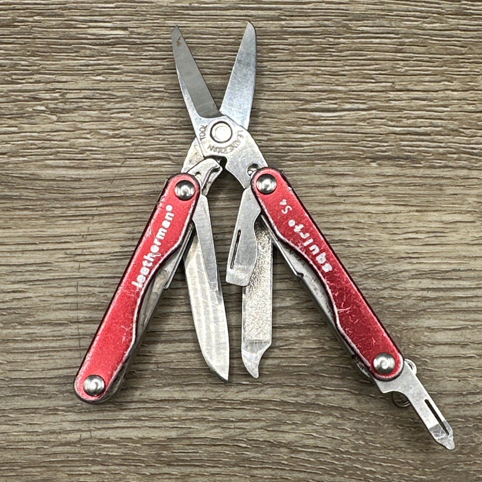 Leatherman Squirt S4 Compact Folding Multi Tool Scissors Knife Tweezers