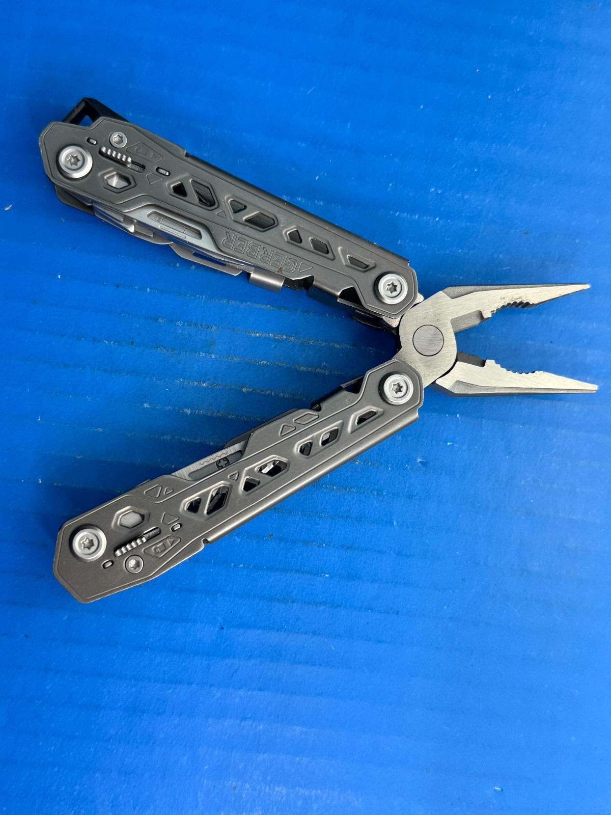 Gerber Truss Multi-Tool 17 Tools Sheath Screwdriver Saw Glass Breaker Pliers