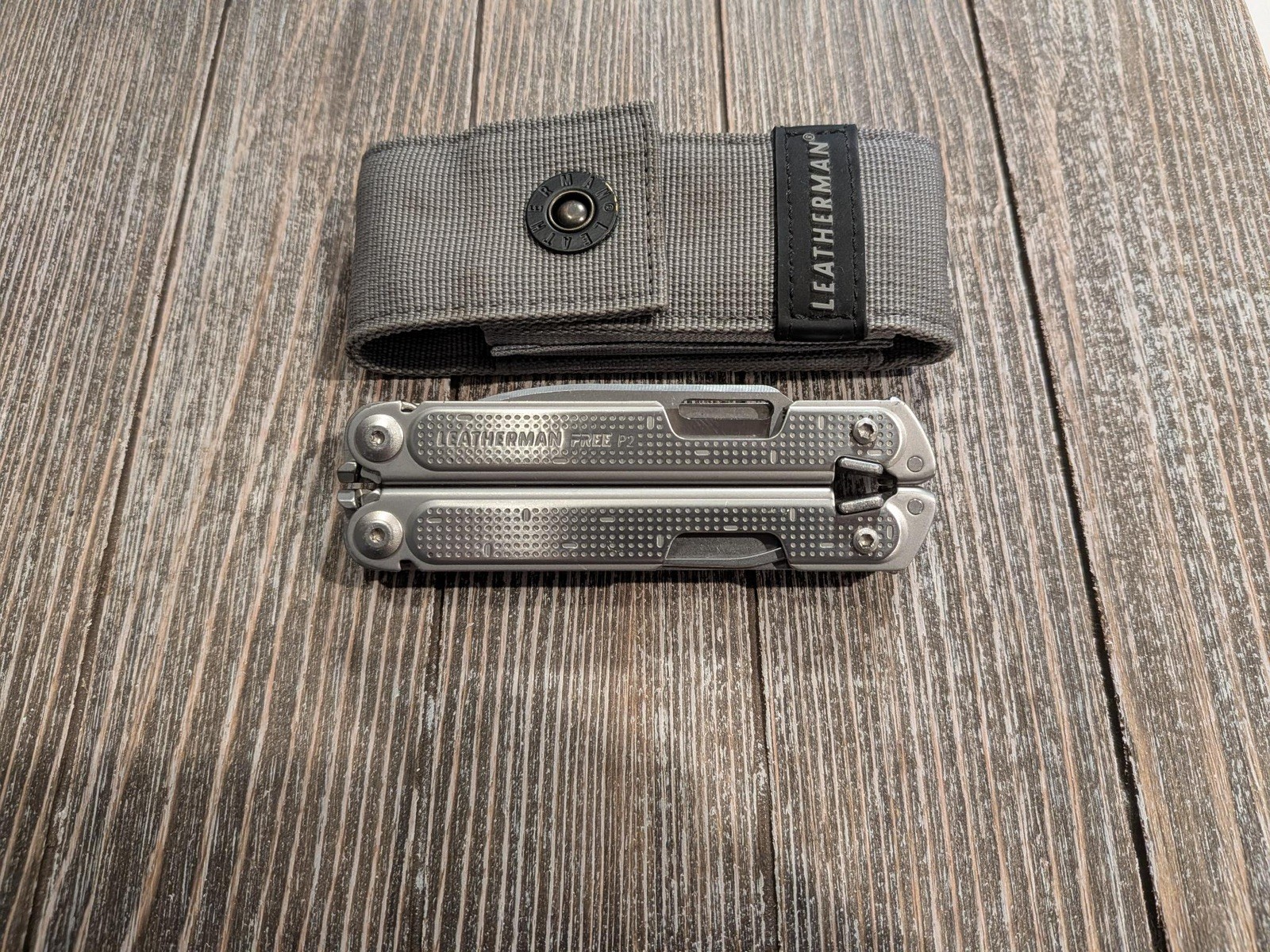 Leatherman FREE P2 Multitool Magnetic Lock Stainless Steel