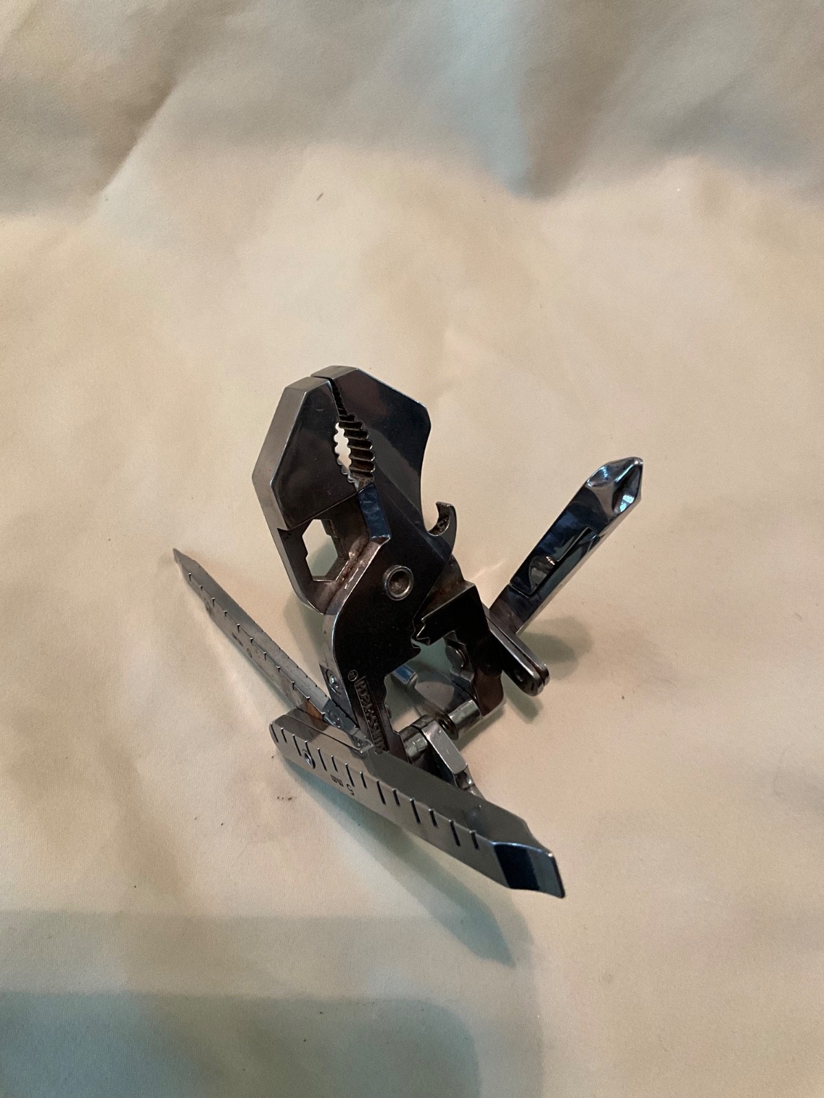 Swiss+Tech Micro Multi Tool – pliers, screwdrivers, more! Patent 5491856 EUC