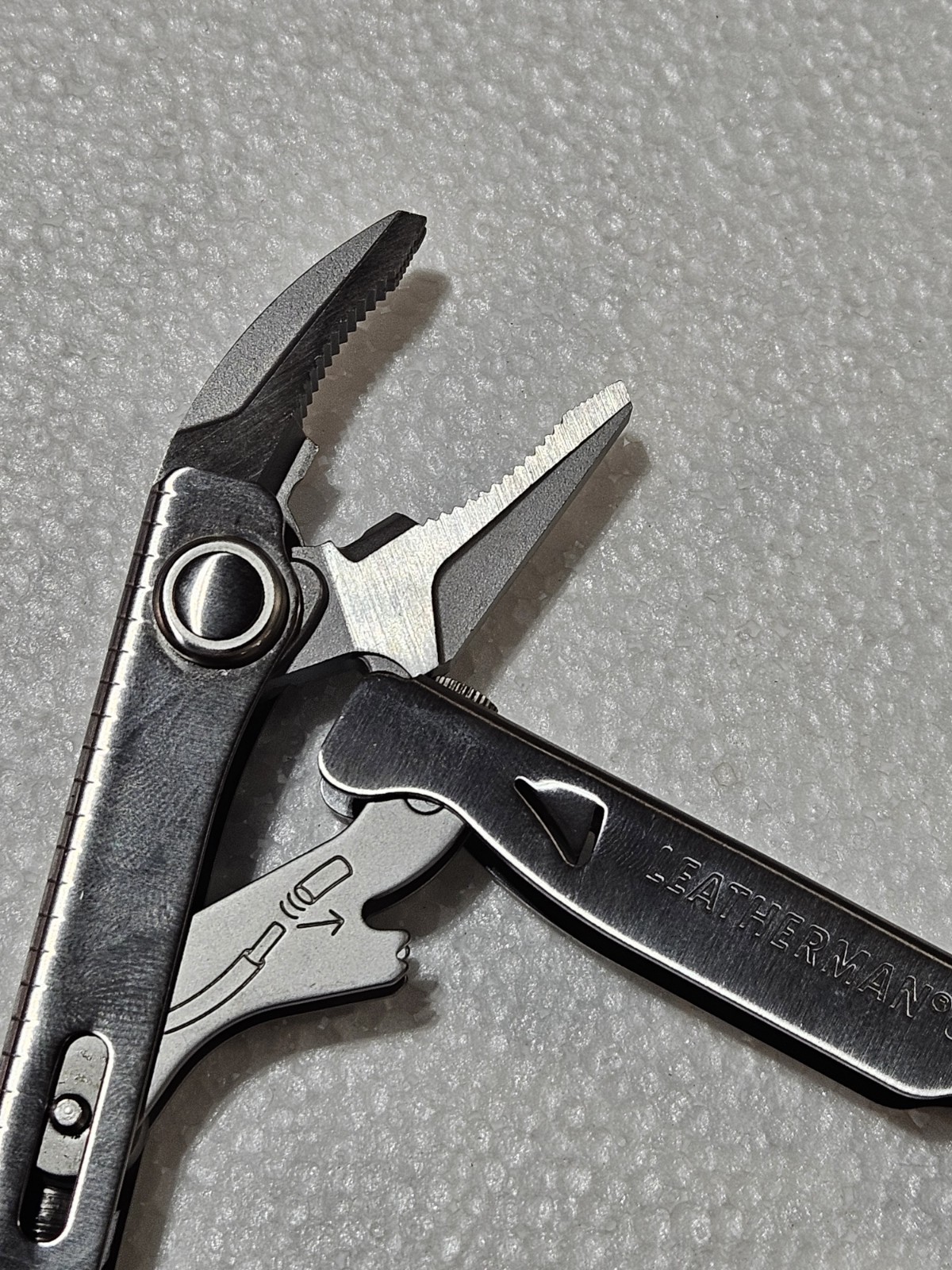 Leatherman Crunch multitool, LEATHER sheath. Made in USA. NEW UNUSED