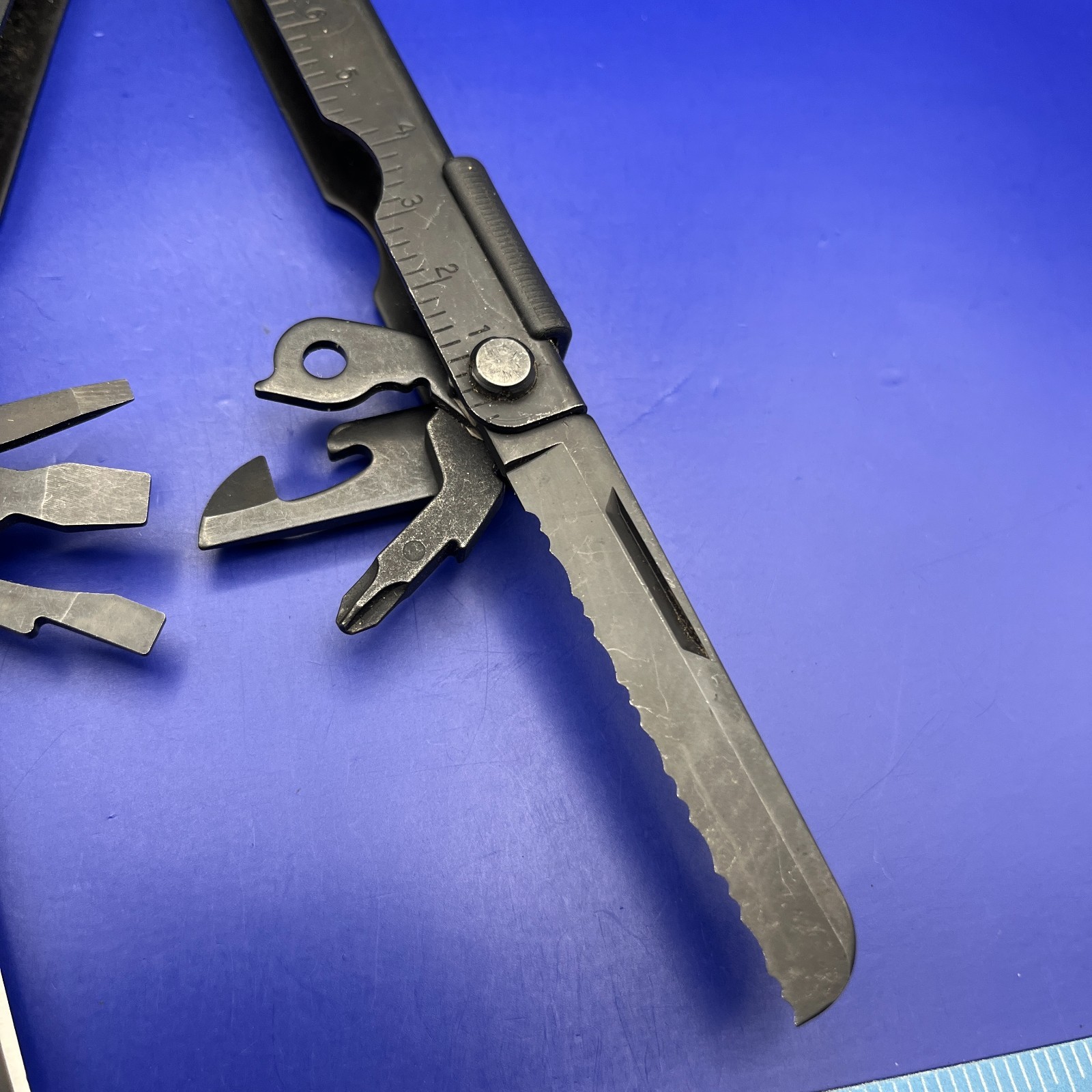 Gerber MP600 Black Oxide Multi-Tool Needle Nose Pliers Carbide Cutters
