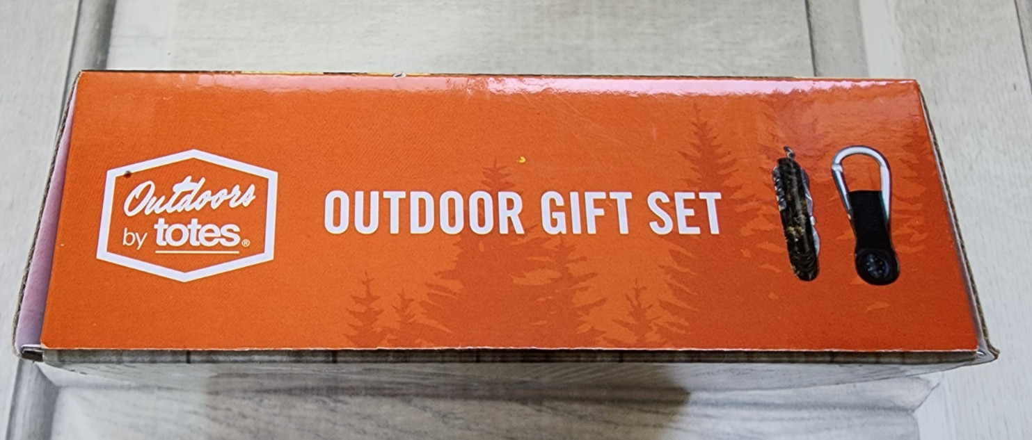 New Outdoor Gift Set by Totes camo multi-function pocket-knife carabiner camper