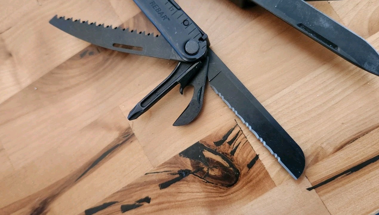 Leatherman REBAR Multi-Tool, Knife, Pliers, Saw Black w/ Sheath – Excellent C85