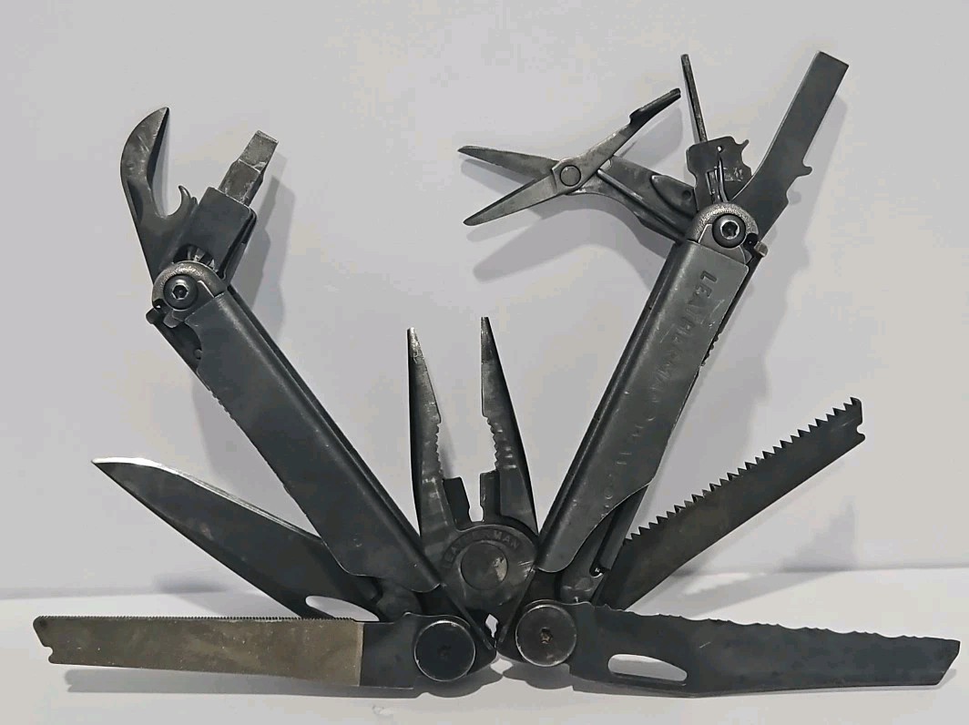 Leatherman Wave Original Black Oxide multi-tool w/ Sheath
