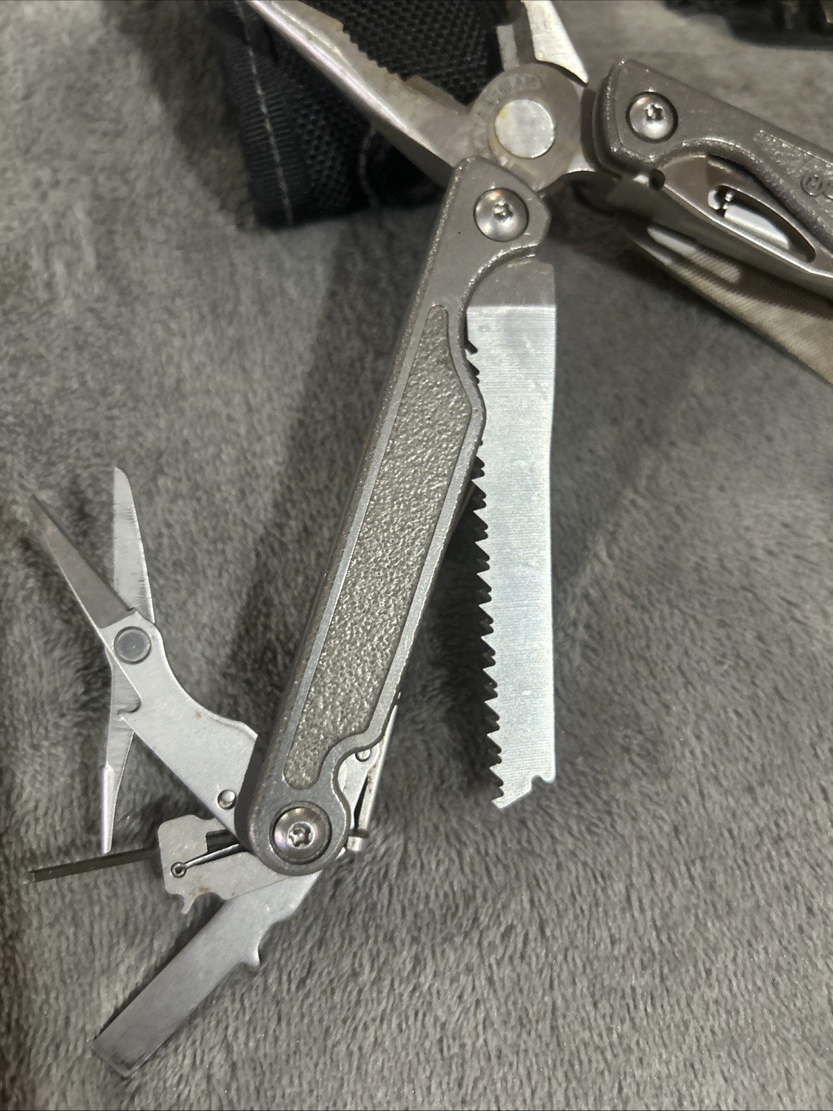 Leatherman Charge Multi-Tool w/ Sheath 7 Double Bits 154 CM Very Good Cond.