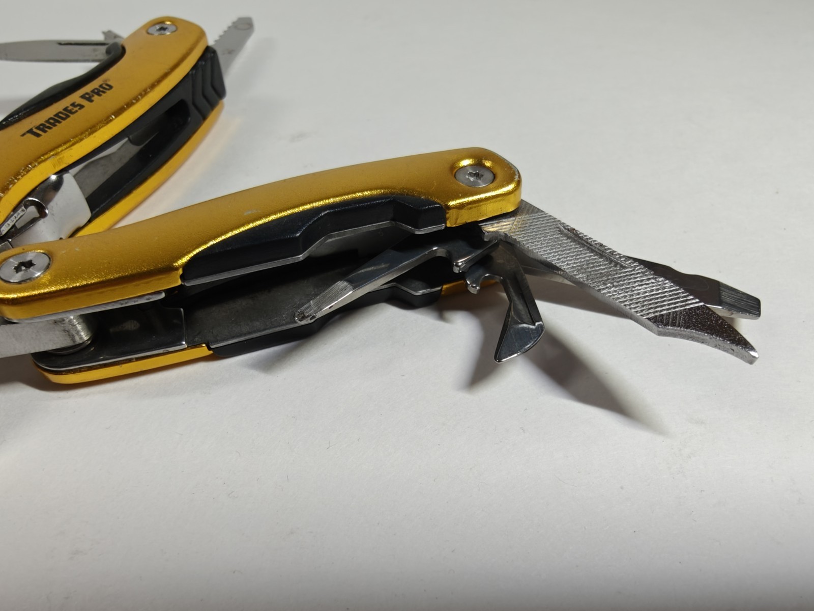 Smith’s & Trades Pro Multi Tool Lot of 2 – Pliers Knife Screwdriver EDC