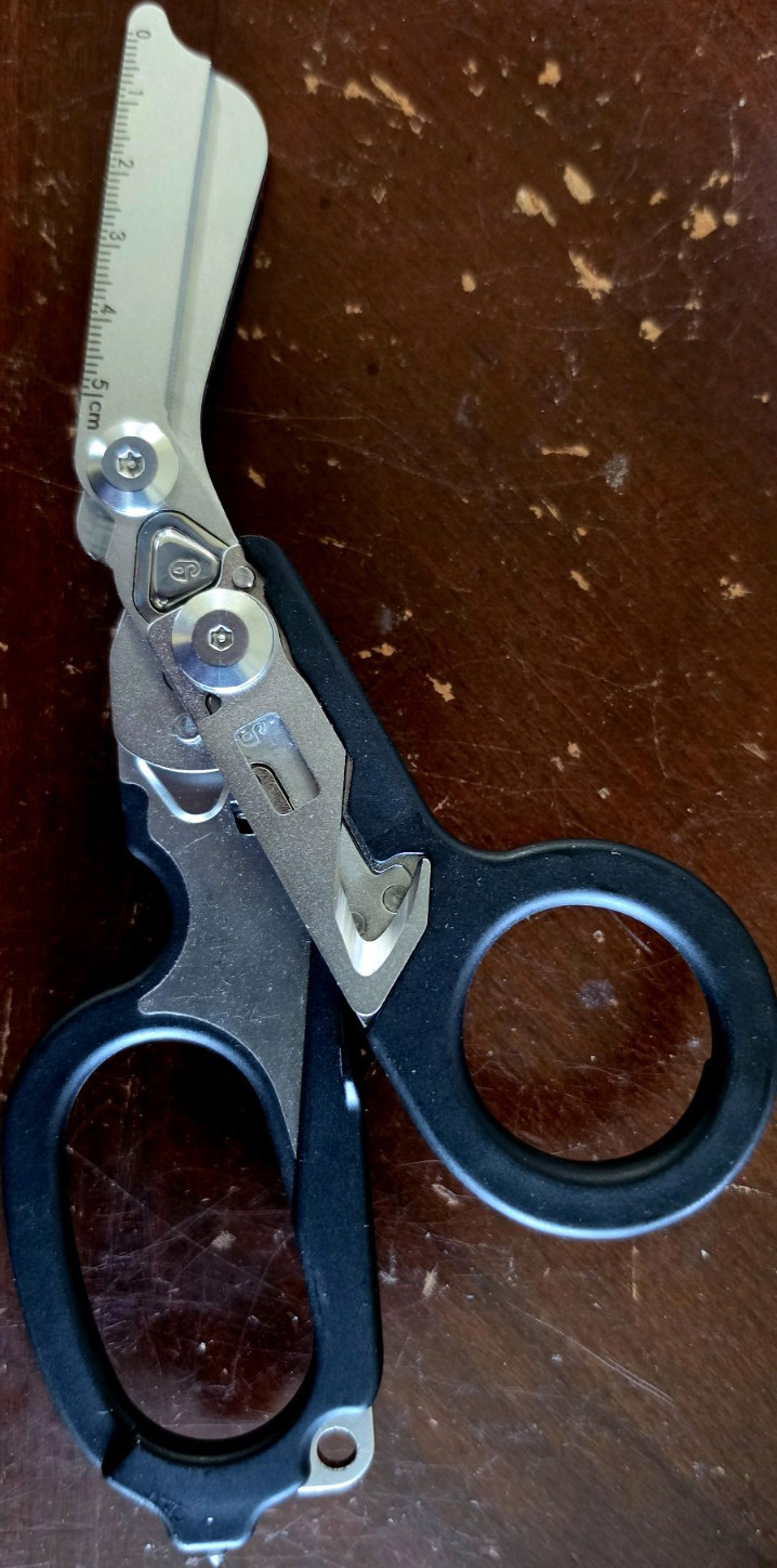 5-in-1 Heavy Duty Folding Trauma Shear Scissor Multi-Tool