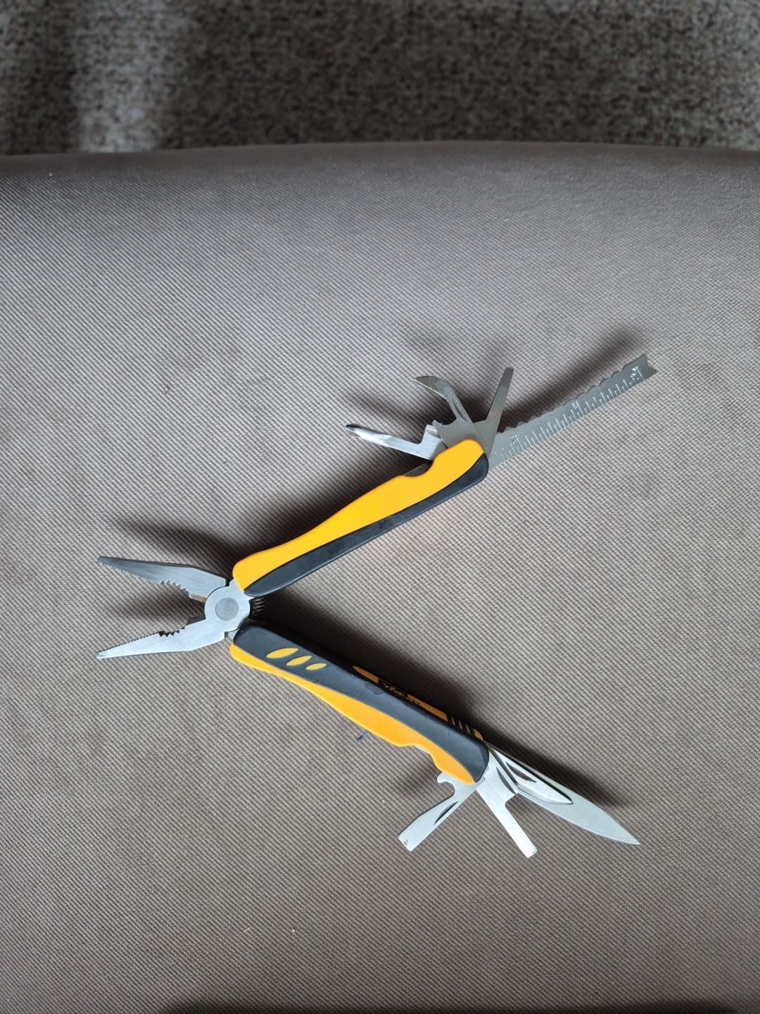 Ideal Multitool Pocket Knife ,pliers And 8 Differt Functions Used In Good Condin