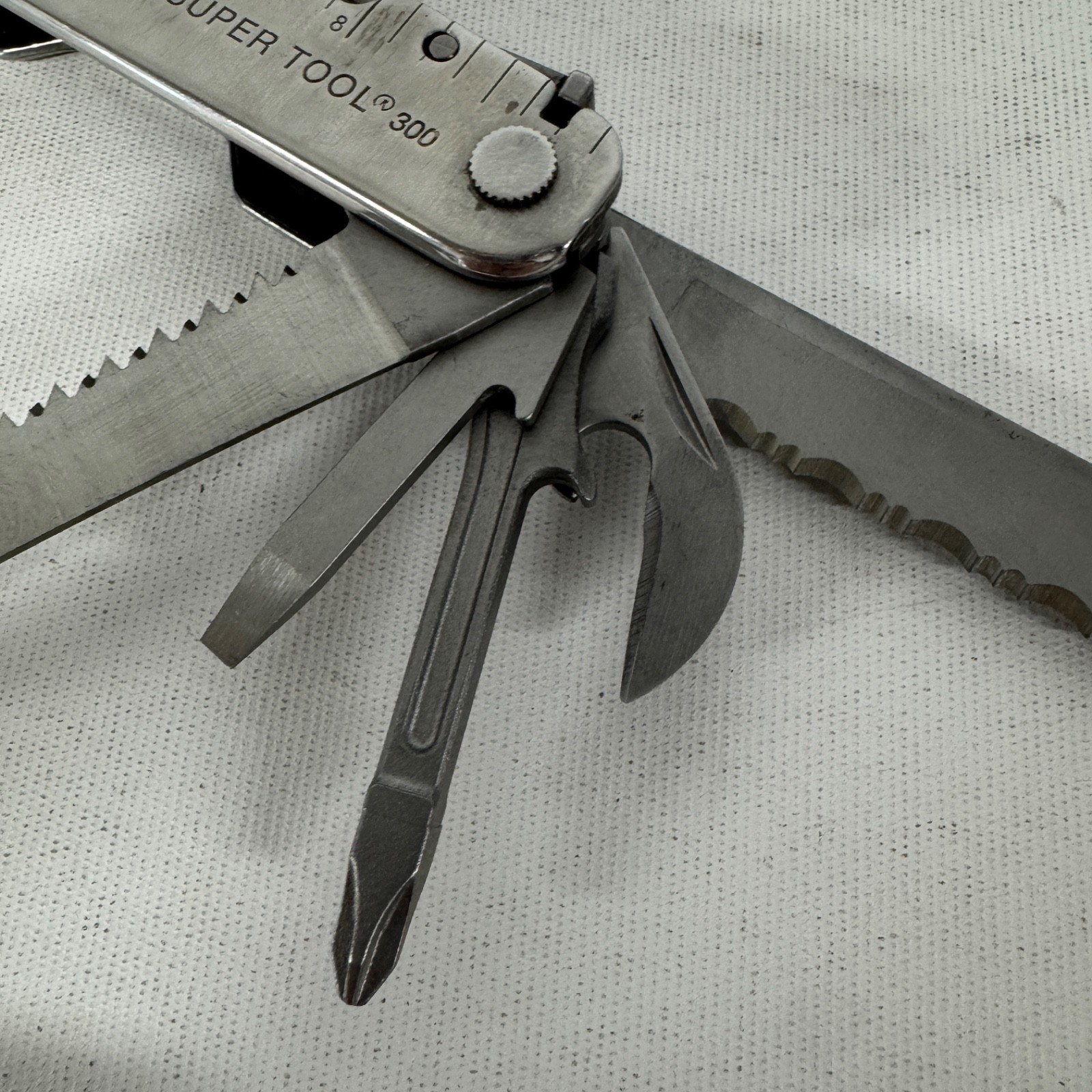 Leatherman Supertool Super Tool 300 Pliers Stainless Steel Multi Tool w/ Sheath