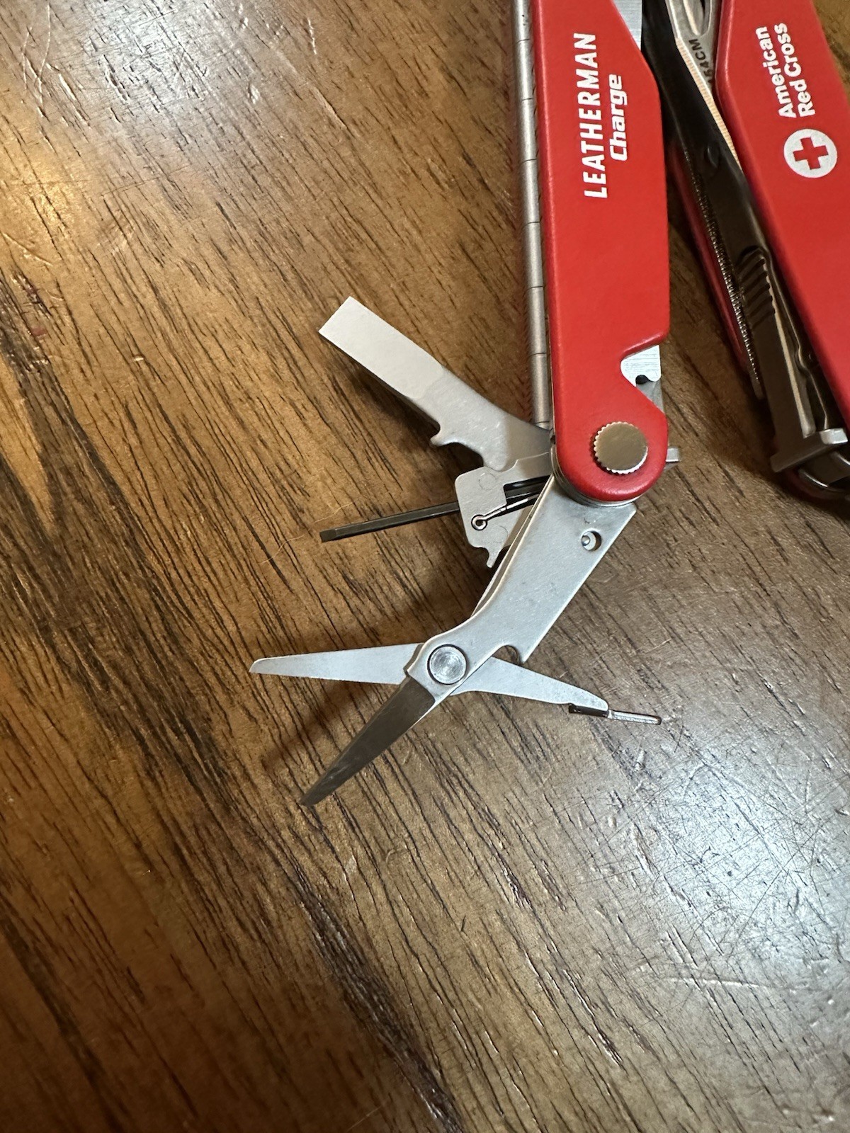 Leatherman Charge AL Red Cross Limited Edition – Rare