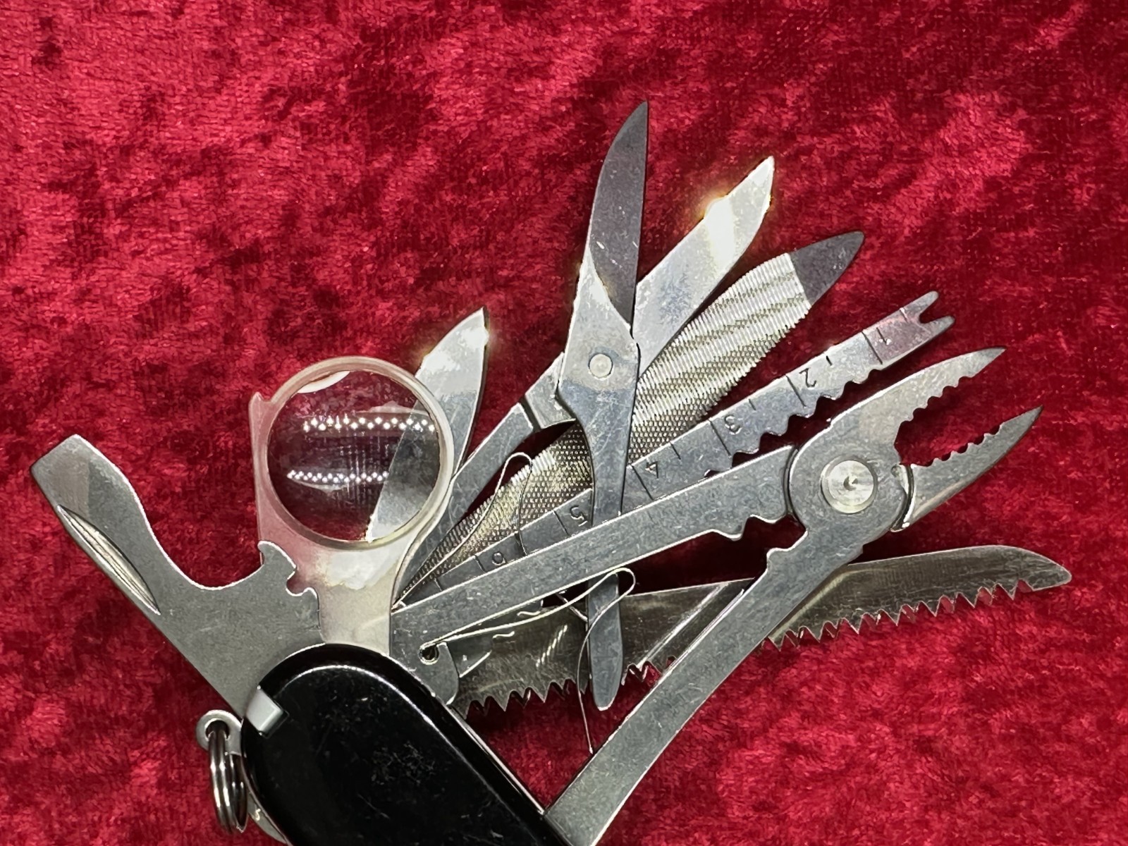 Victorinox SwissChamp Black Swiss Army Knife 91mm 22 Tool 8 Layer (689)