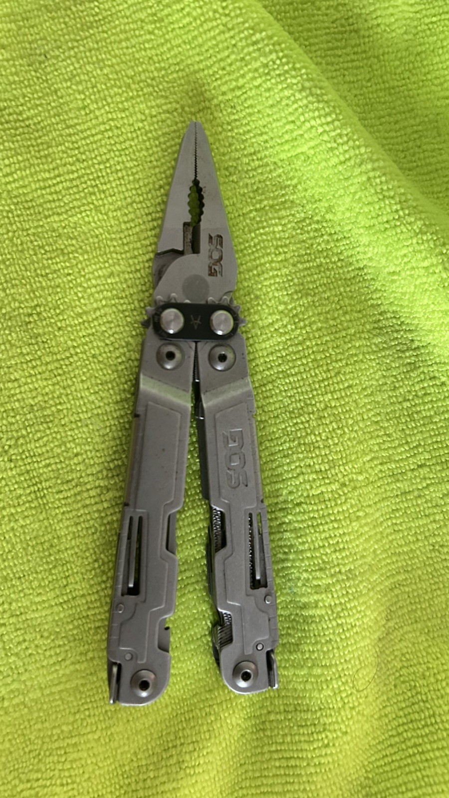 SOG PowerAccess Assist MT Stonewash Multi tool Stainless with Bit set and Sheath