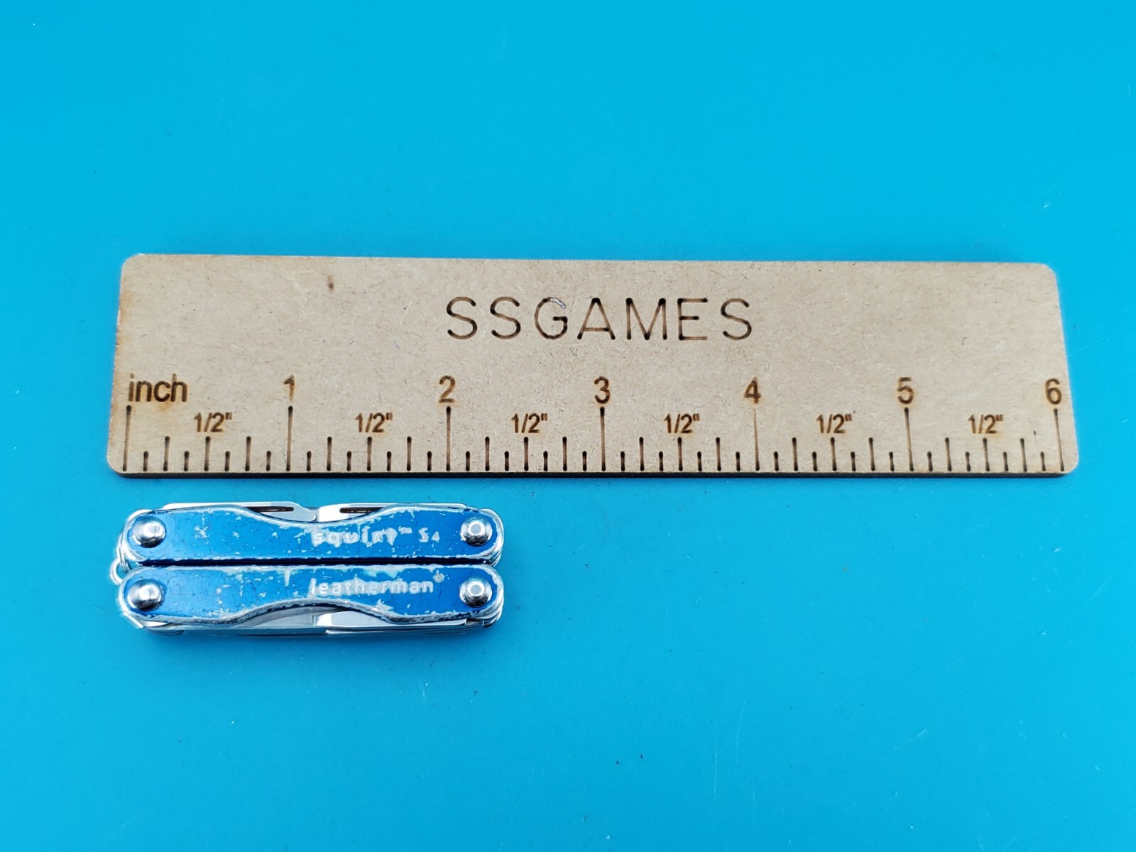 Leatherman “Squirt S4” Stainless Steel Multi Tool! BLUE!