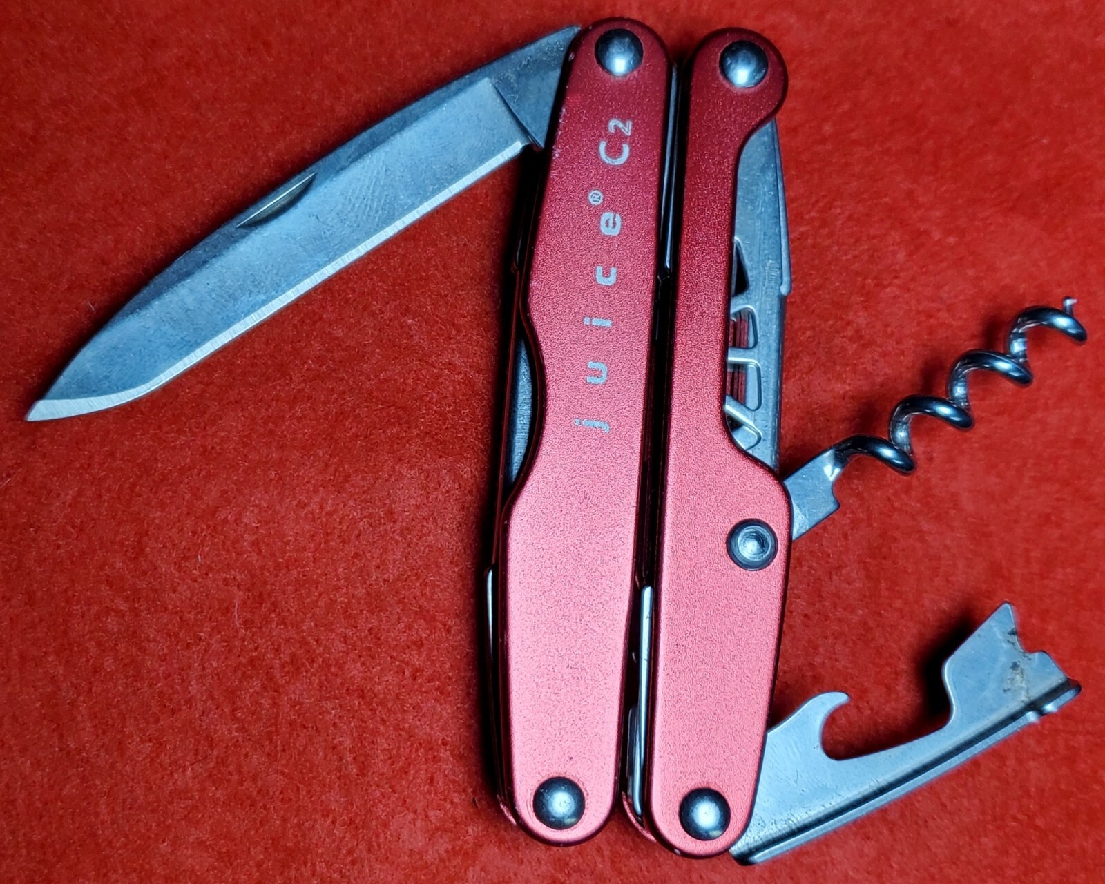 Leatherman Juice C2 Red multitool. Discontinued -RARE Editon