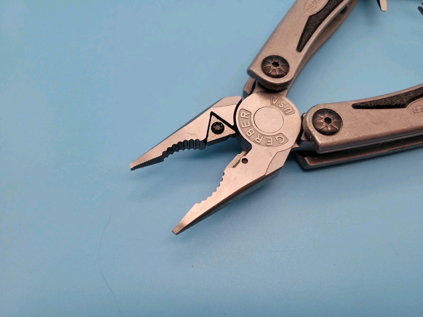 Gerber Urban Legend MP700 Multi-Plier Multi Tool – Pliers, Scissors, Knife
