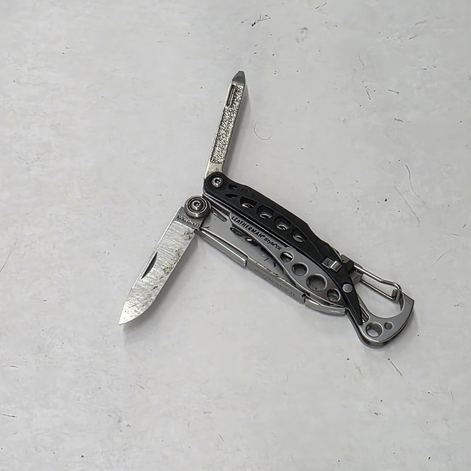 Leatherman Style CS Black Multi-Tool Carabiner tweezers, Retired