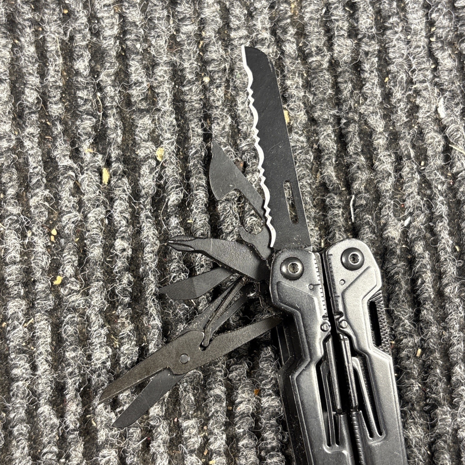 SOG POWER PINT MULTI TOOL PLIERS KNIFE SMALL (411)