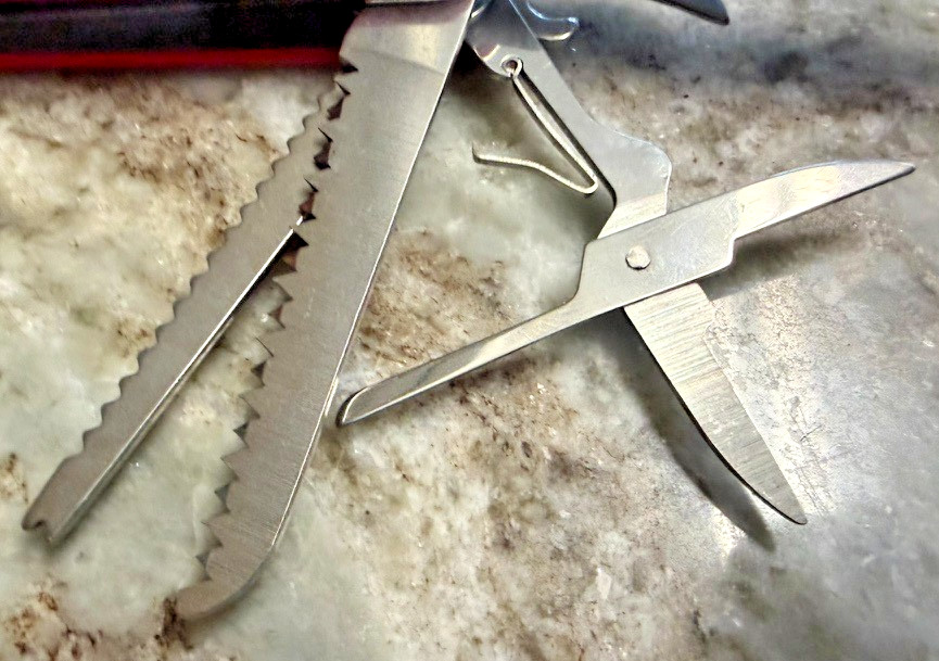 Lot of 6 Multi Tools – see pictures