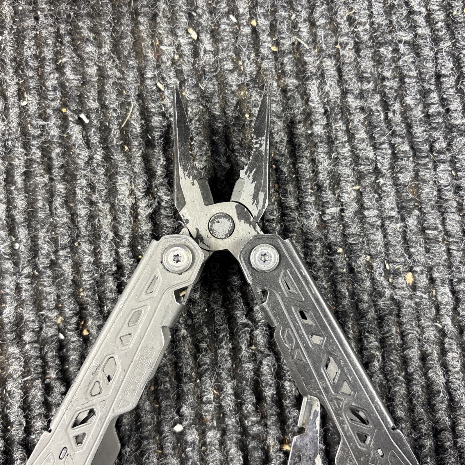 One Gerber Truss 17-in-1 Pliers Multi Tool TSA – Gray (014)