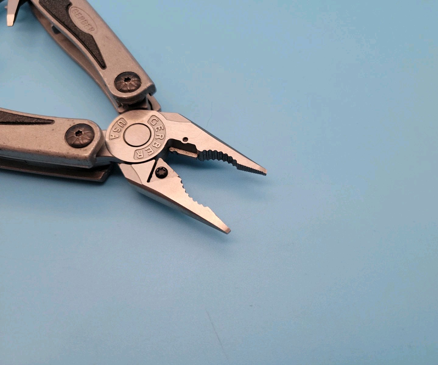 Gerber Urban Legend MP700 Multi-Plier Multi Tool – Pliers, Scissors, Knife