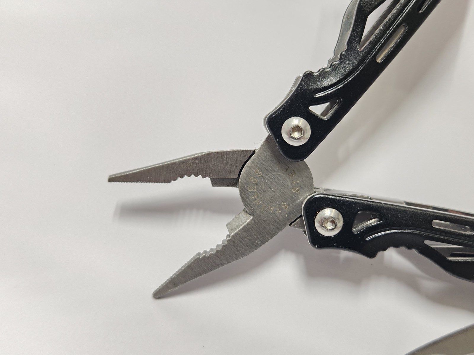 Snap On 13-in-1 Pocket Multi Tool Stainless Steel Black