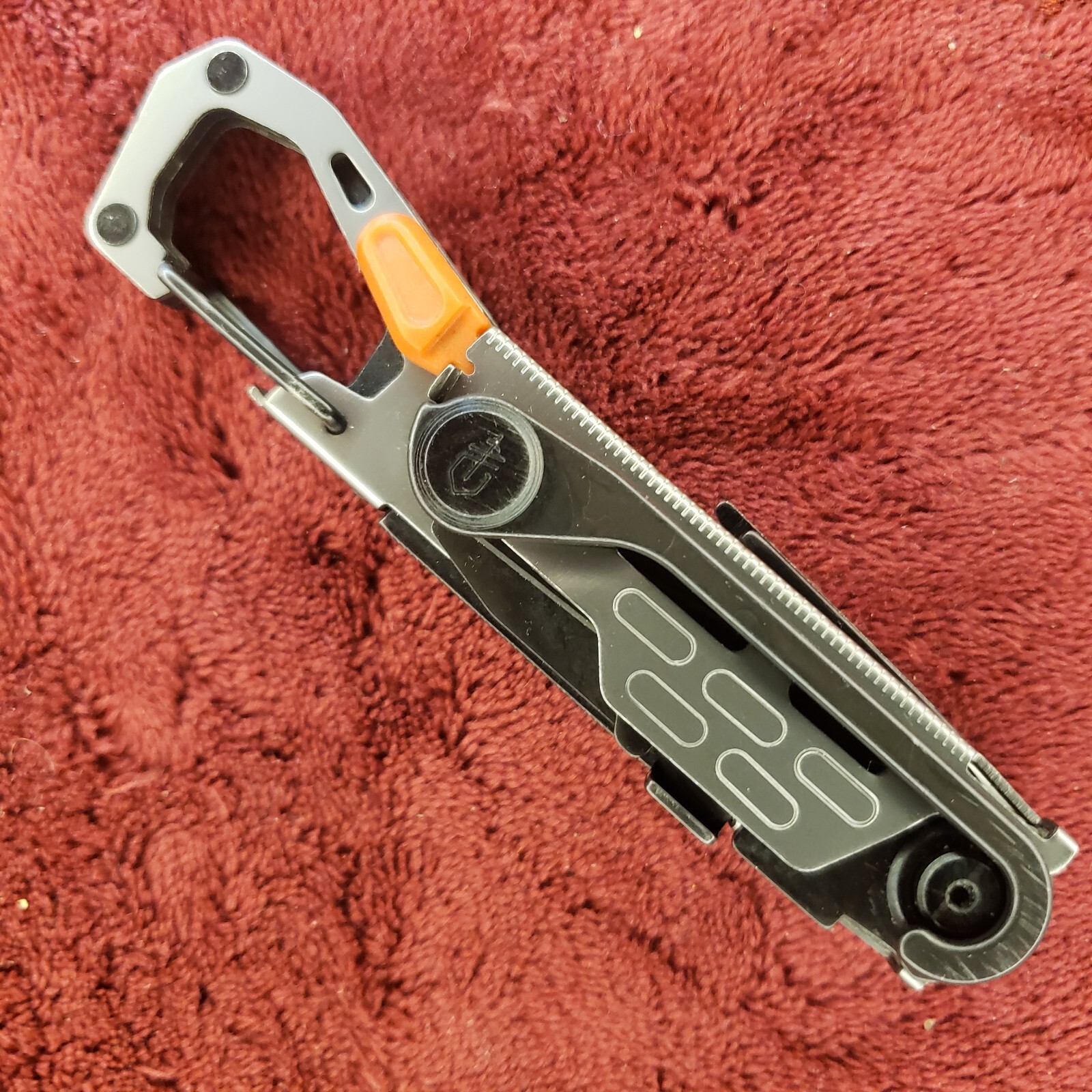 Gerber Gear Stake Out 11-in-1 Multi-tool Tent Stake Puller Carabiner Graphite co