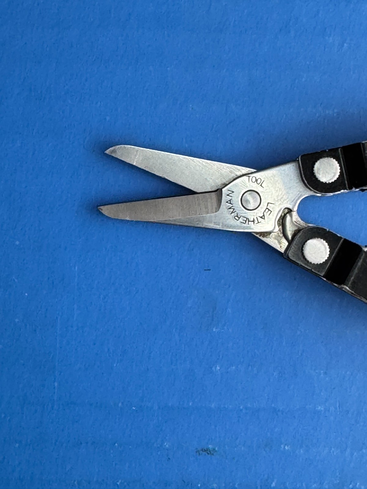 Leatherman Micra 10 in 1 Multitool Anodized Aluminum – Black
