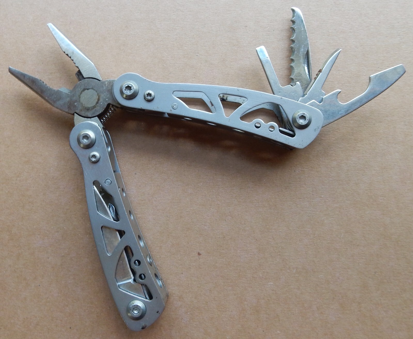 Folding Multi-purpose Tool, Pliers, Screwdrivers, Blades, Bottle Opener, File