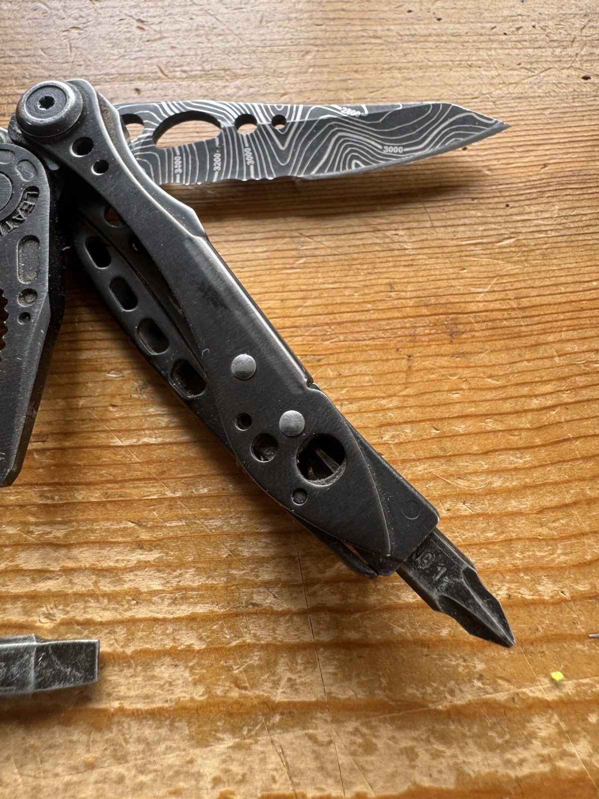 TOPO Leatherman SKELETOOL Multi Tool SERATED Knife-Pliers etc Collector Model