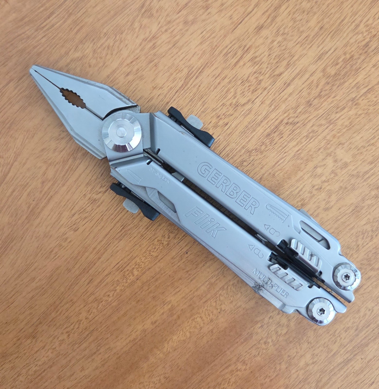 Gerber Flik Multitool Folding Knife Scissors Pliers Multi Tool with Case